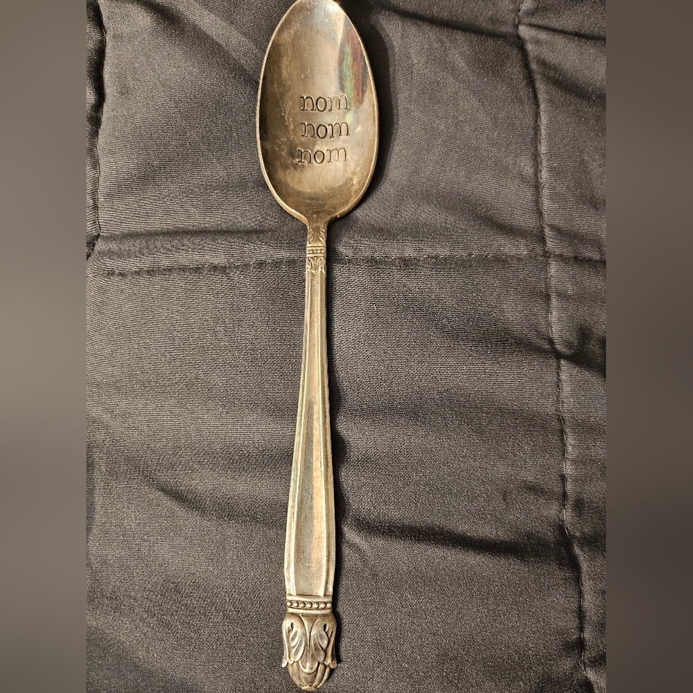 Holmes & Edwards Inlaid Silverplate Spoon Vintage‎ “Nom Nom Nom”